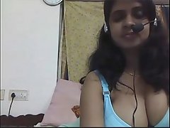 Indian amateur big boob poonam bhabhi on live cam show masturbating
