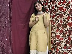 Rupali indian girl in shalwar suit stripping show