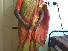 Indian desi maid to show her natural tits to home owner